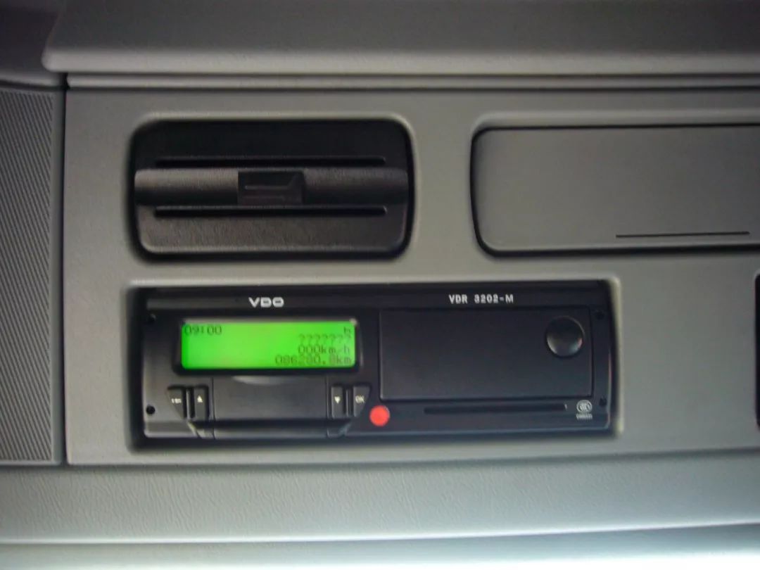 谢家集为什么我的奔驰ACTROS MP3车上仪表时间显示无法调整?
