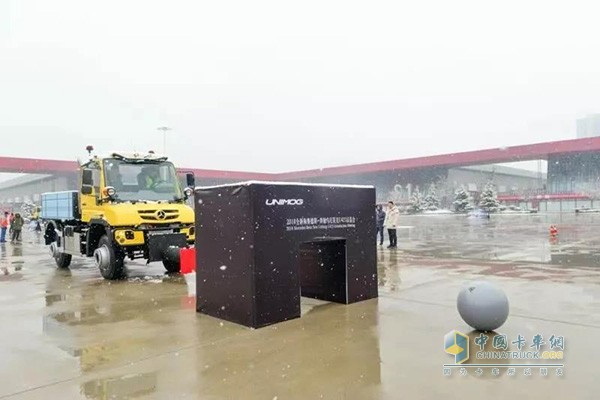 乌尼莫克U423能提供良好的视野,轻松“射门”