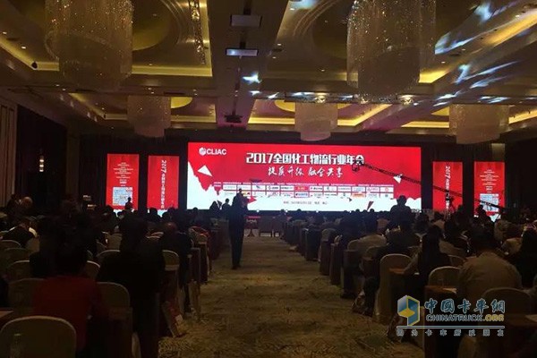 新疆华策汽车:安全盈利新境界，奔驰新Actros荣获“安全产品创新奖”