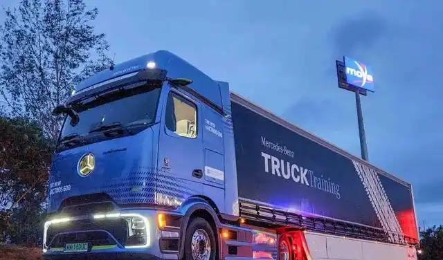 新疆奔驰eActros 600电动重卡欧洲热销，500公里续航实际体验值不值卡友等？